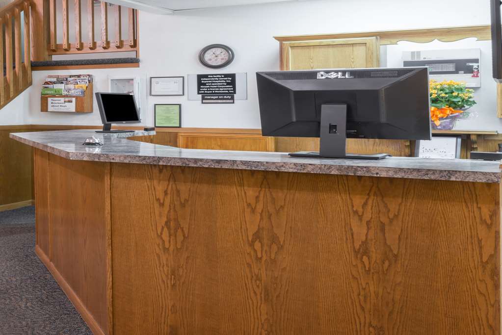 Super 8 By Wyndham Hays Ks Hotel Interior photo