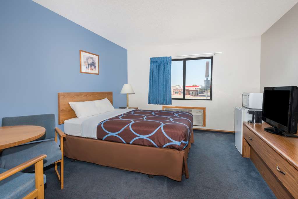 Super 8 By Wyndham Hays Ks Hotel Room photo